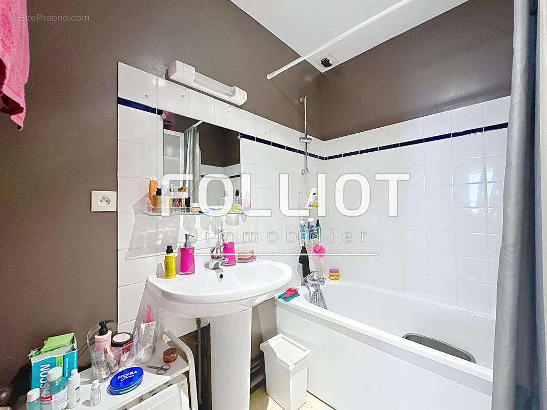 Appartement à DONVILLE-LES-BAINS