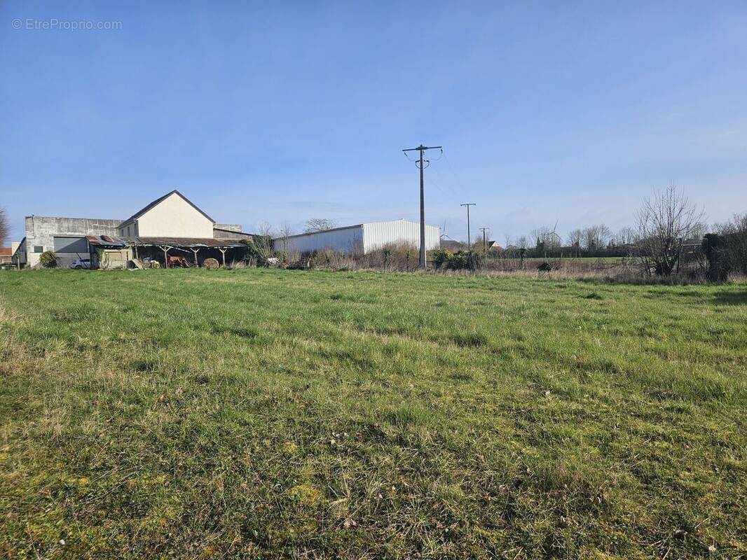 Terrain à THEZY-GLIMONT