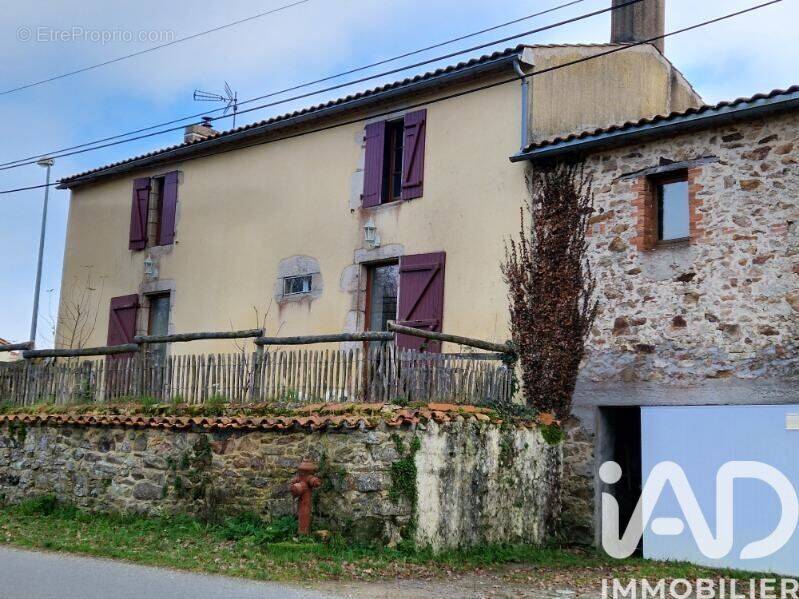 Photo 1 - Maison à VENANSAULT