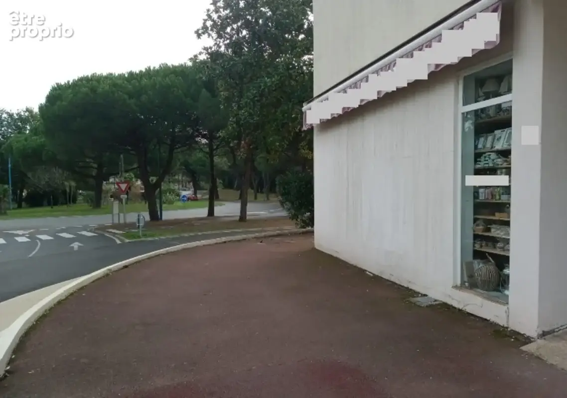 Dpt Charente Maritime (17), à vendre LA PALMYRE Local commercial - photo 8
