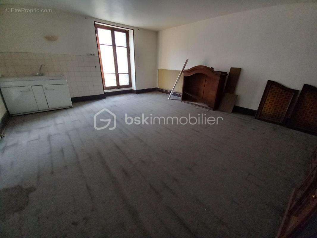 Maison de 180m² à fort potentiel avec garage de 100m² - photo 2