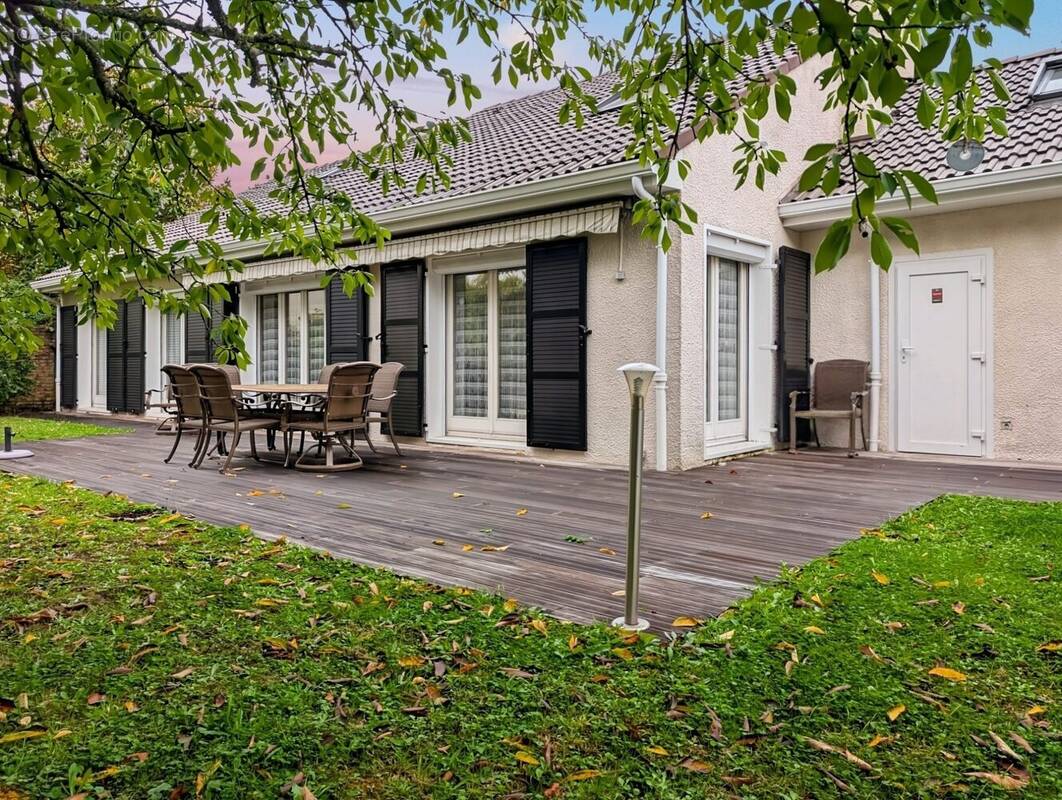 Maison à VOISINS-LE-BRETONNEUX