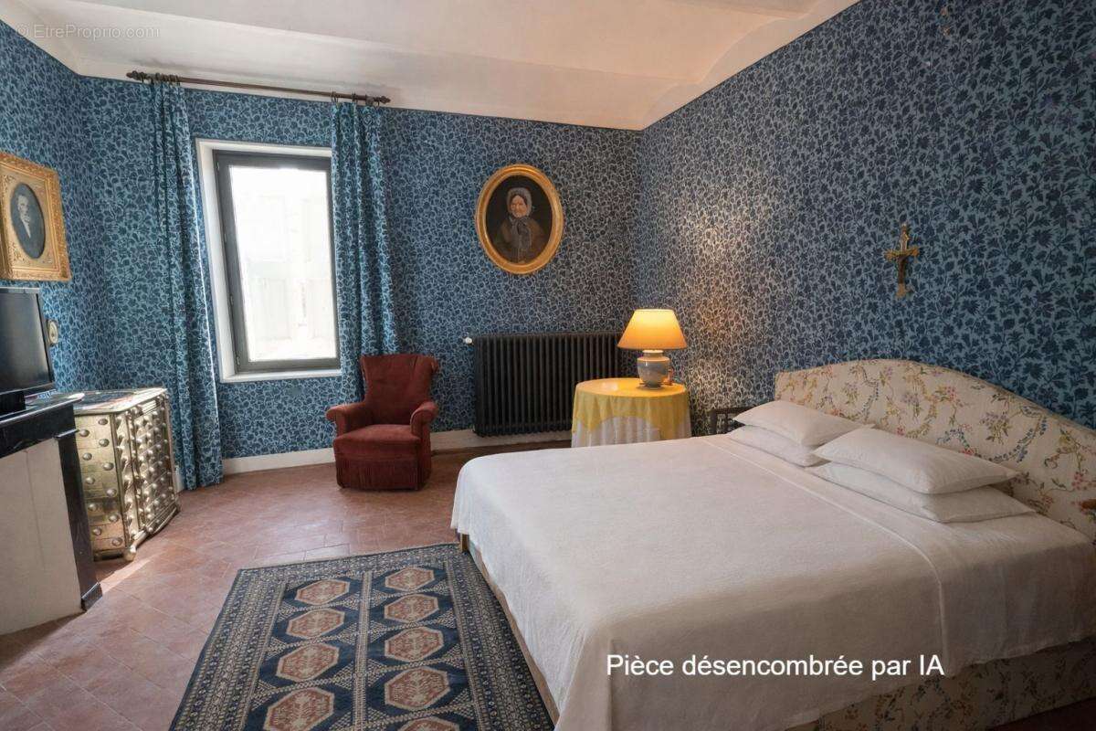 Maison à SAINT-JEAN-DE-MARUEJOLS-ET-AVEJAN