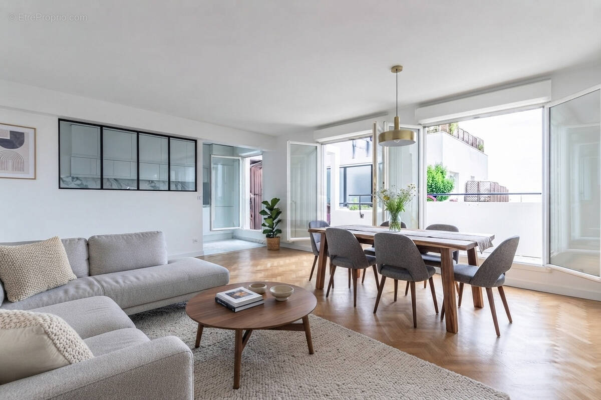 Appartement à COURBEVOIE