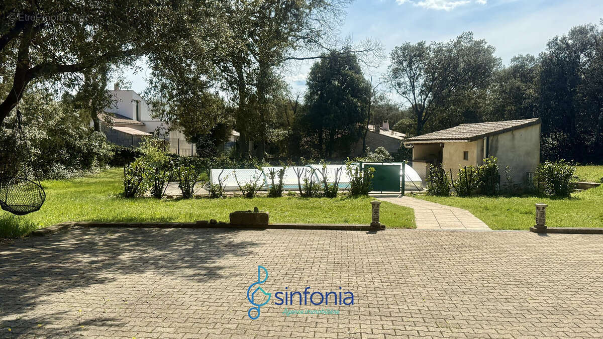 Maison à VERS-PONT-DU-GARD