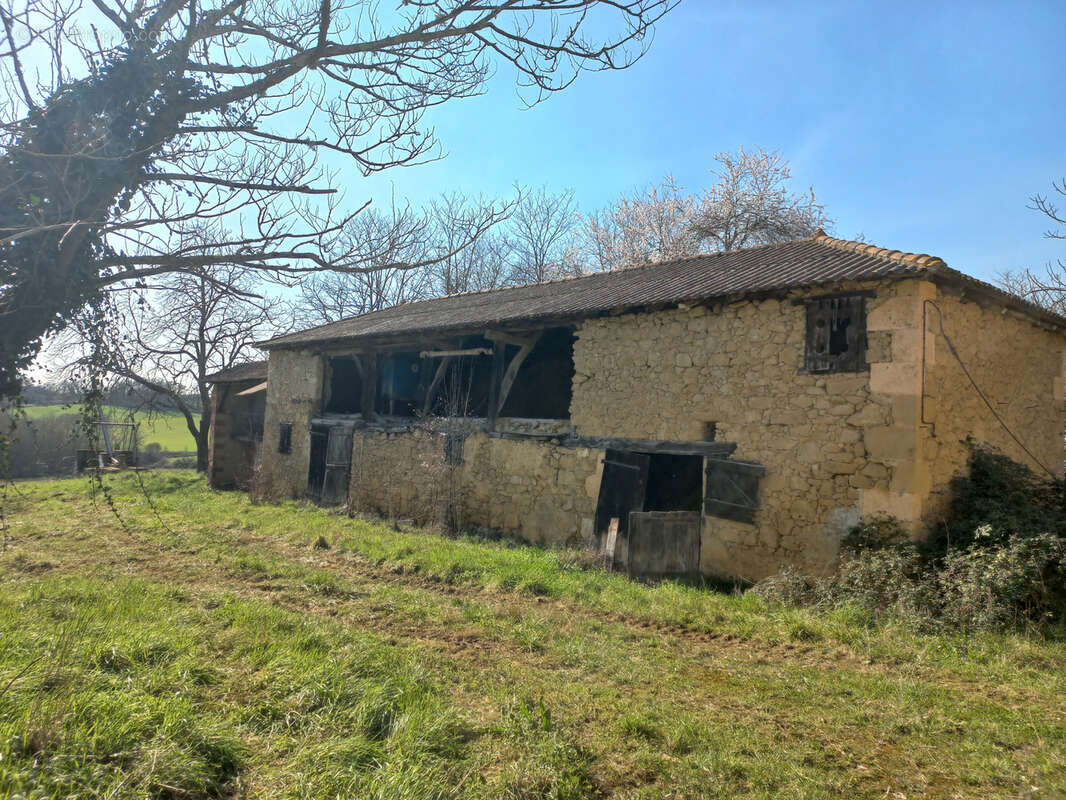 Maison à MONTESQUIOU