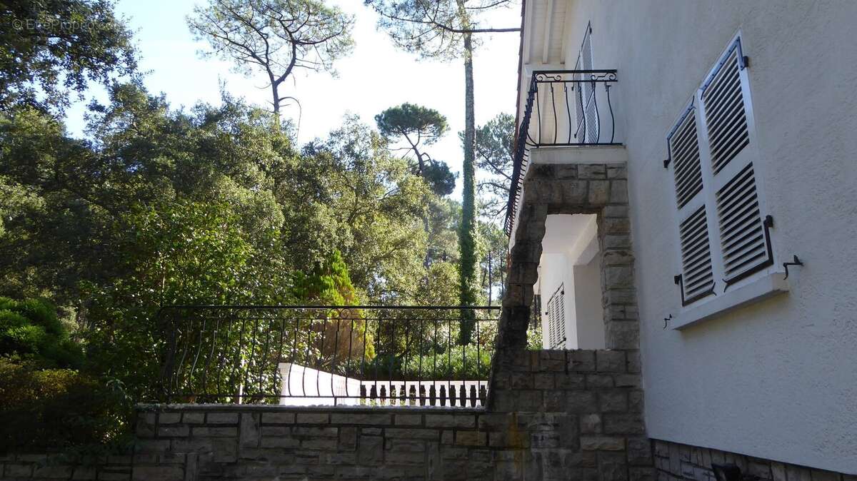 Maison contemporaine 200 m² avec T3 indépendant, piscine, terrain 1300 m²  proche lac  sans vis-à-vis  fort potentiel - photo 28