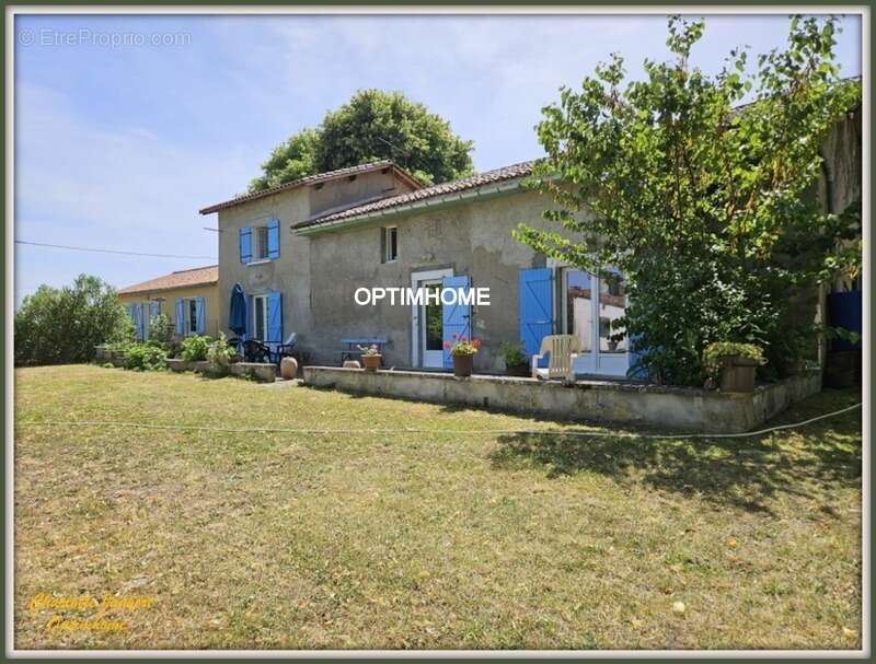 Maison à AUBETERRE-SUR-DRONNE