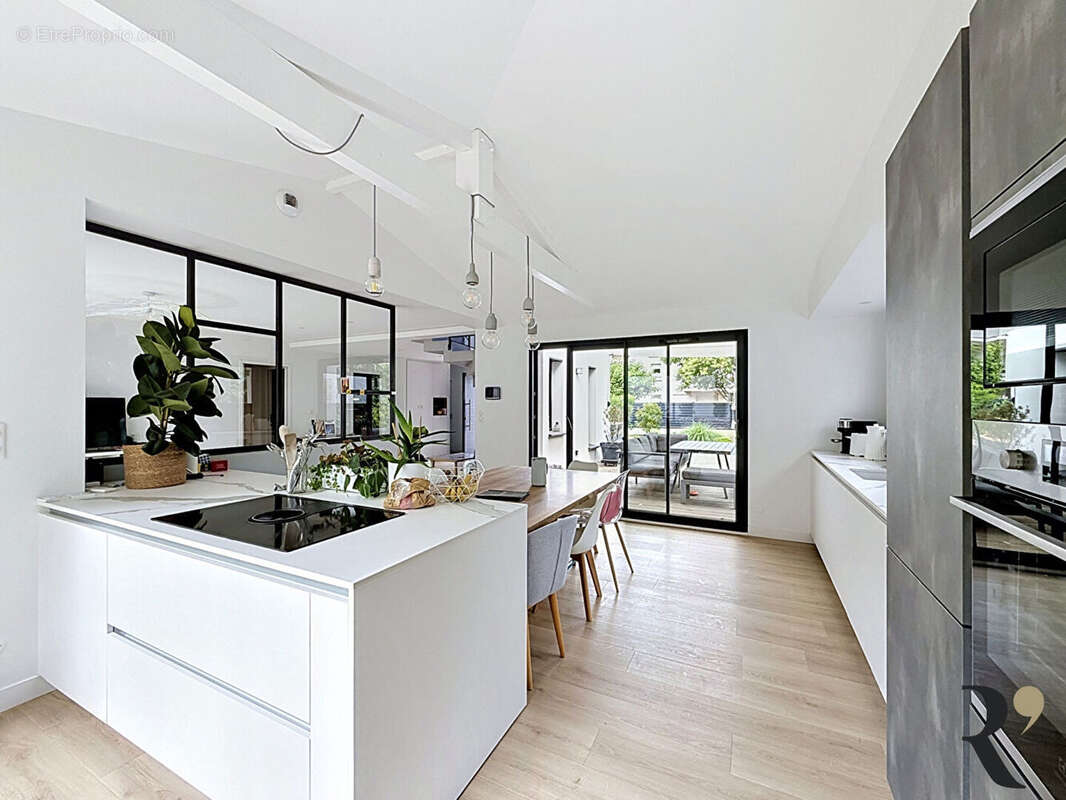 Maison T5 récente de 143 m² avec piscine - Toulouse 31500 - photo 8