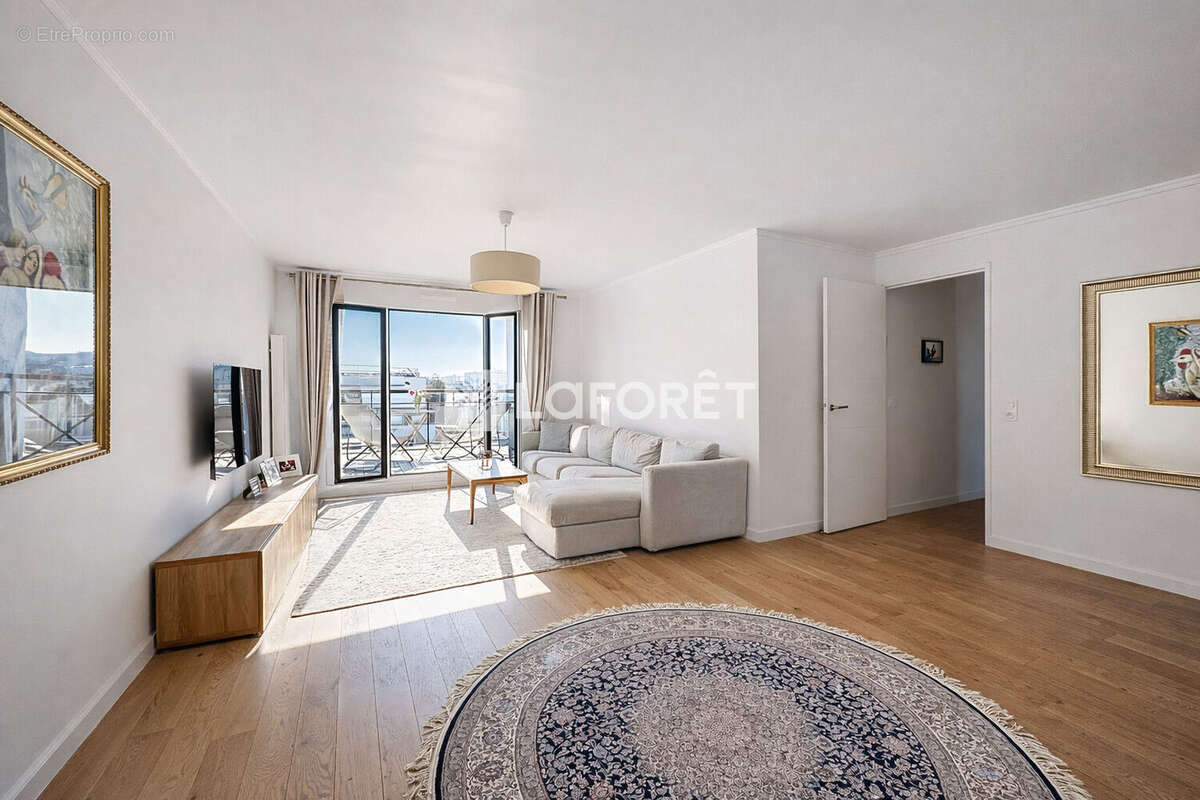 Appartement à SURESNES