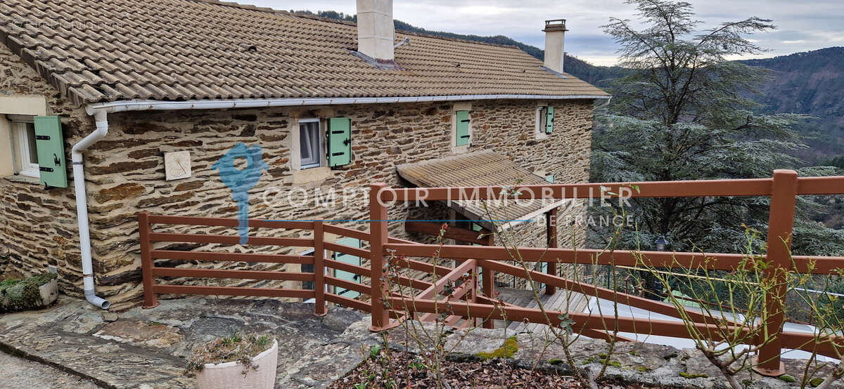 Maison à LE COLLET-DE-DEZE