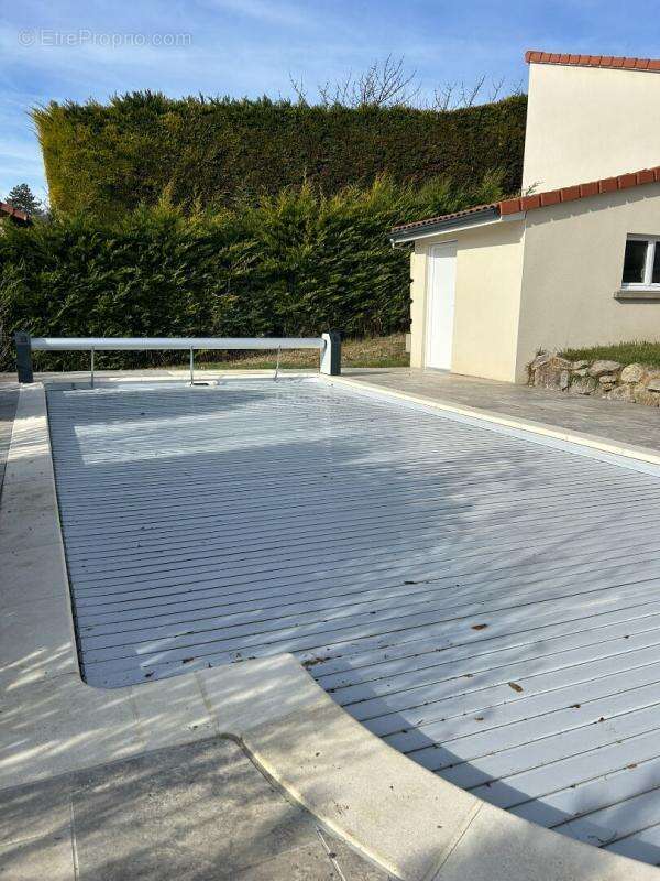 Maison à LES MARTRES-DE-VEYRE