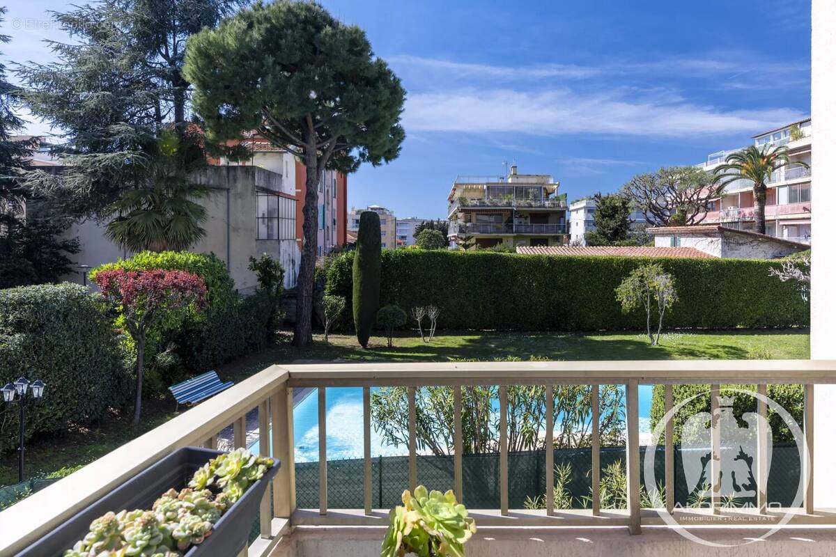 Appartement à SAINT-LAURENT-DU-VAR
