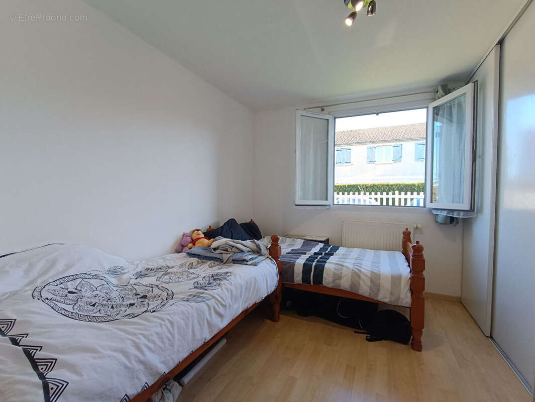 Maison de plain-pied avec  garage. - photo 6