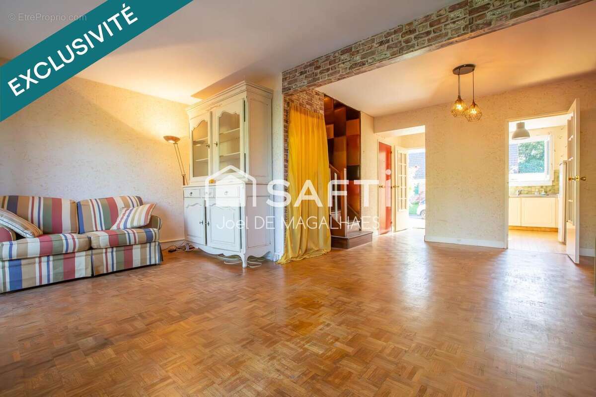 Photo 2 - Maison à LE MESNIL-SAINT-DENIS