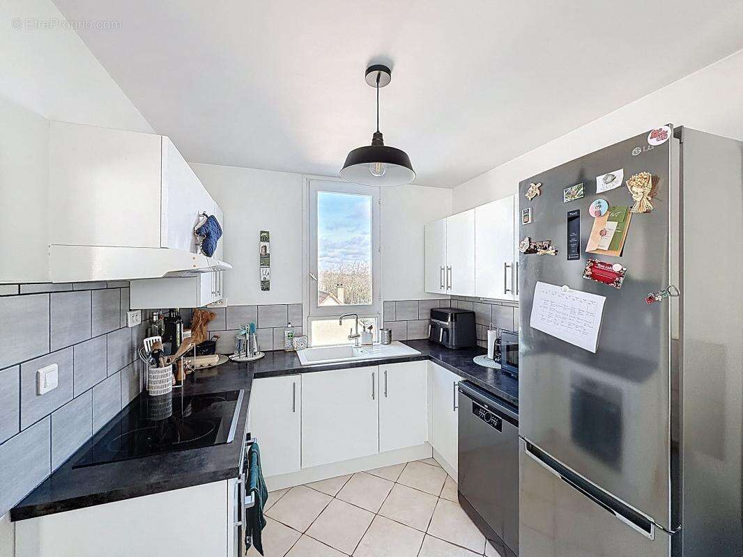 Appartement à VOISINS-LE-BRETONNEUX