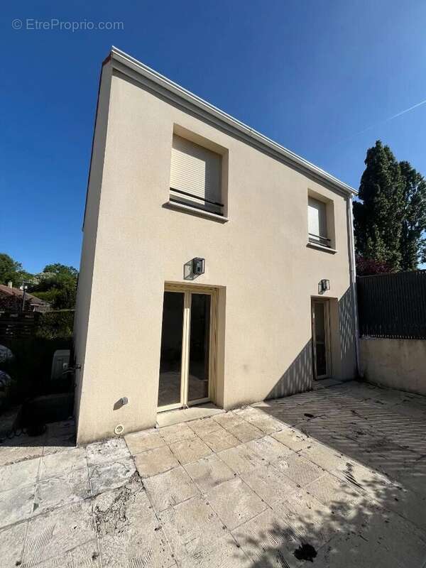 Maison à MONDONVILLE-SAINT-JEAN