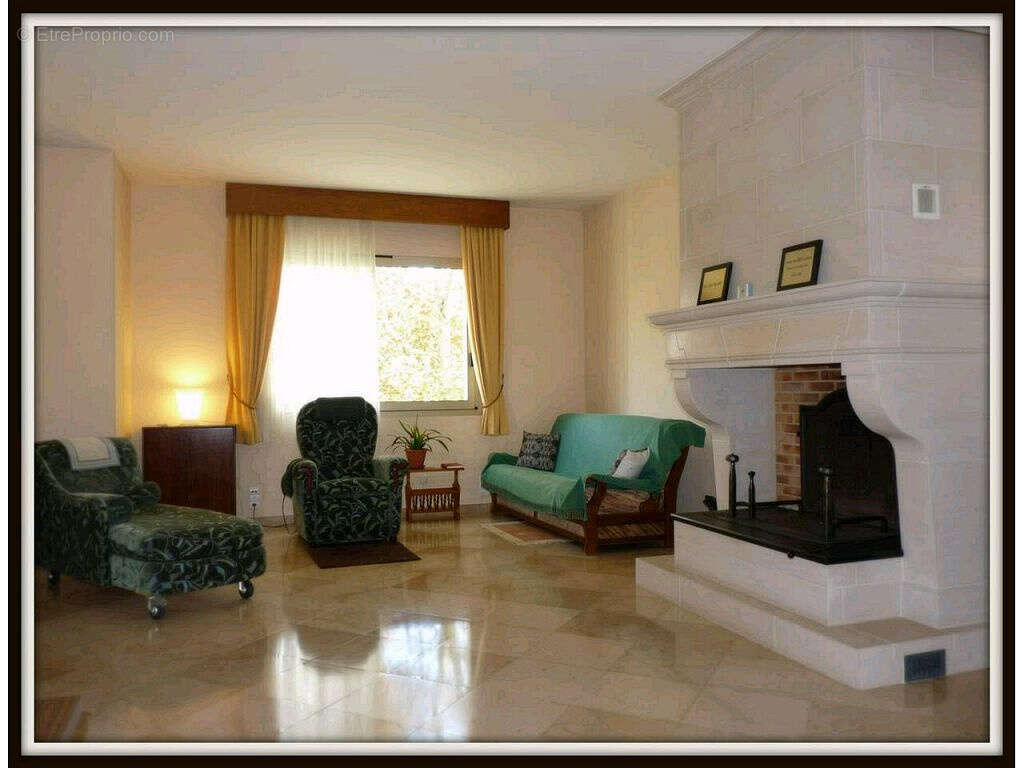 Maison à MONTGESTY