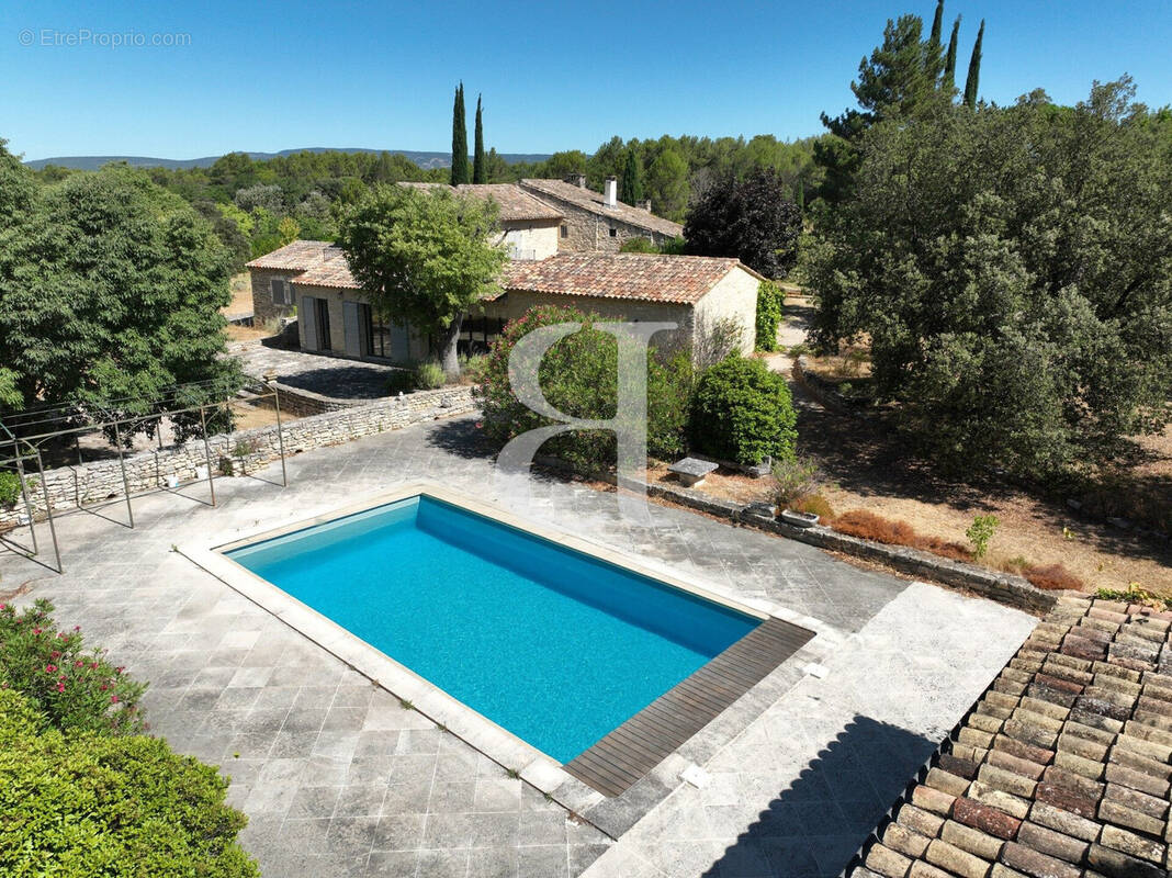 Maison à MENERBES