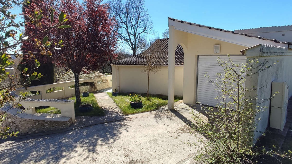 Maison à MONTAIGU-DE-QUERCY