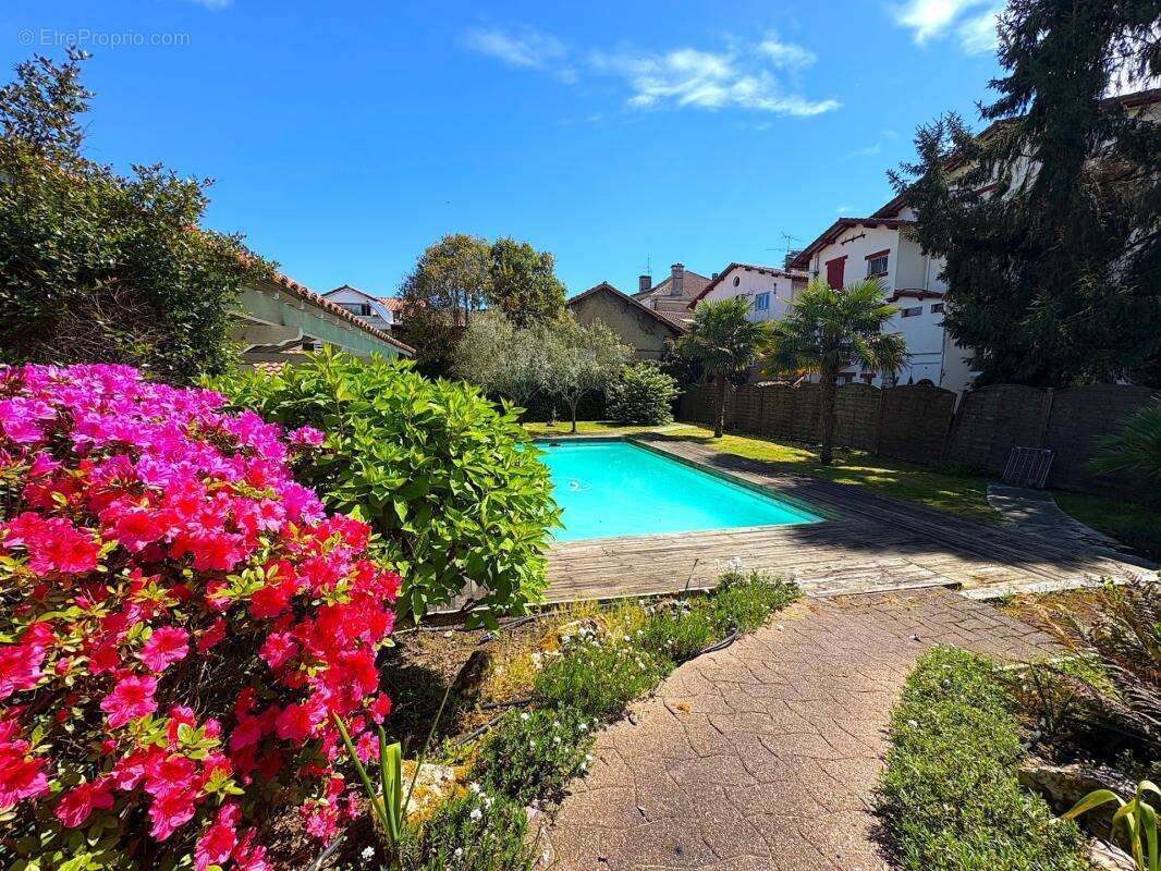 Maison à vendre coeur de ville 130m2 avec piscine et dépendance - photo 3