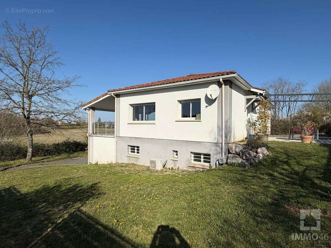 Maison 110 m² à Saint-Pierre-Lafeuille  - photo 2