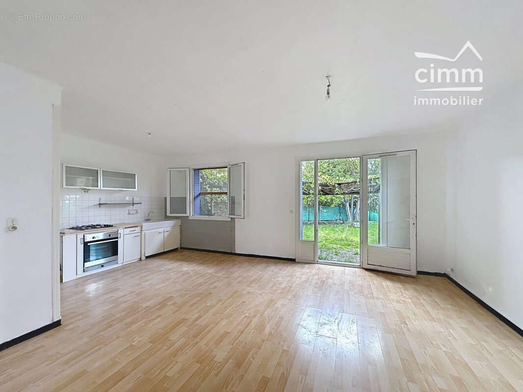 Appartement à L'ISLE-SUR-LA-SORGUE