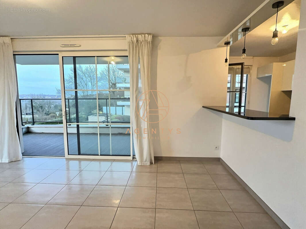Appartement à CHENNEVIERES-SUR-MARNE