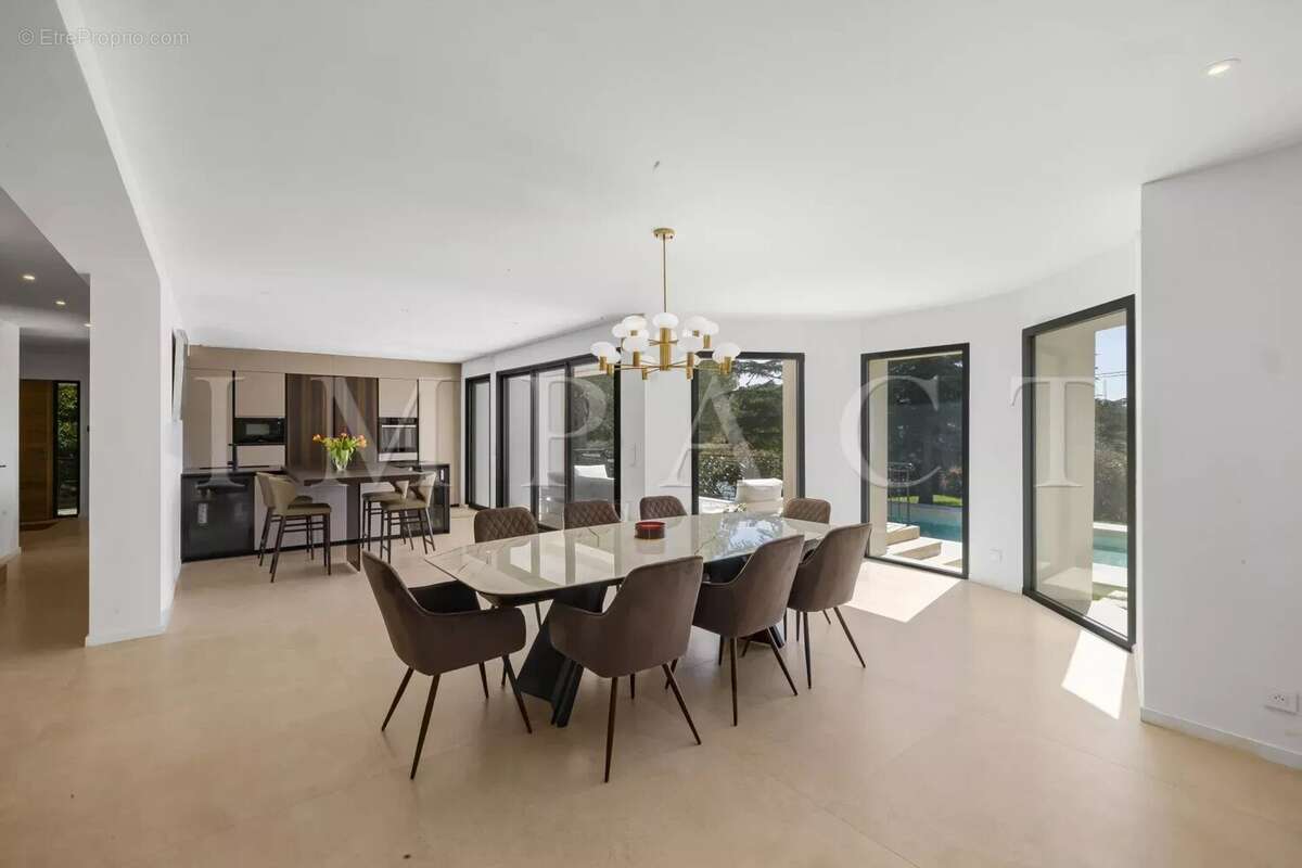 Maison à CHATEAUNEUF-GRASSE