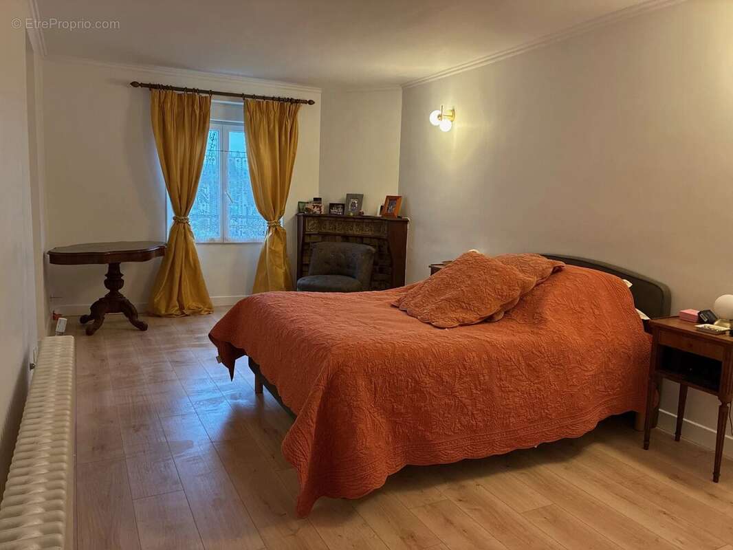 Maison à FONTAINE-LE-PORT