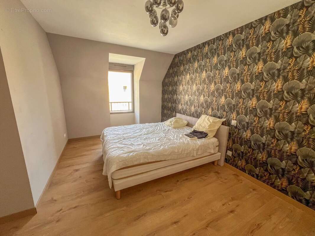 Maison à LE MESNIL-SAINT-DENIS