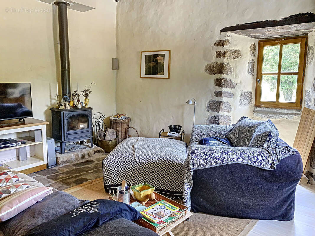 Une bastide du 16ème siècle rénovée de 260 m2 hab., aménagée en 2 logements et annexes, cour intérieure, pisci - photo 15