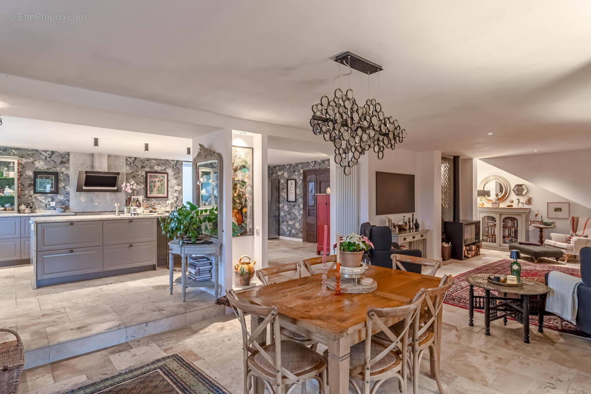 Maison à LAVERCANTIERE