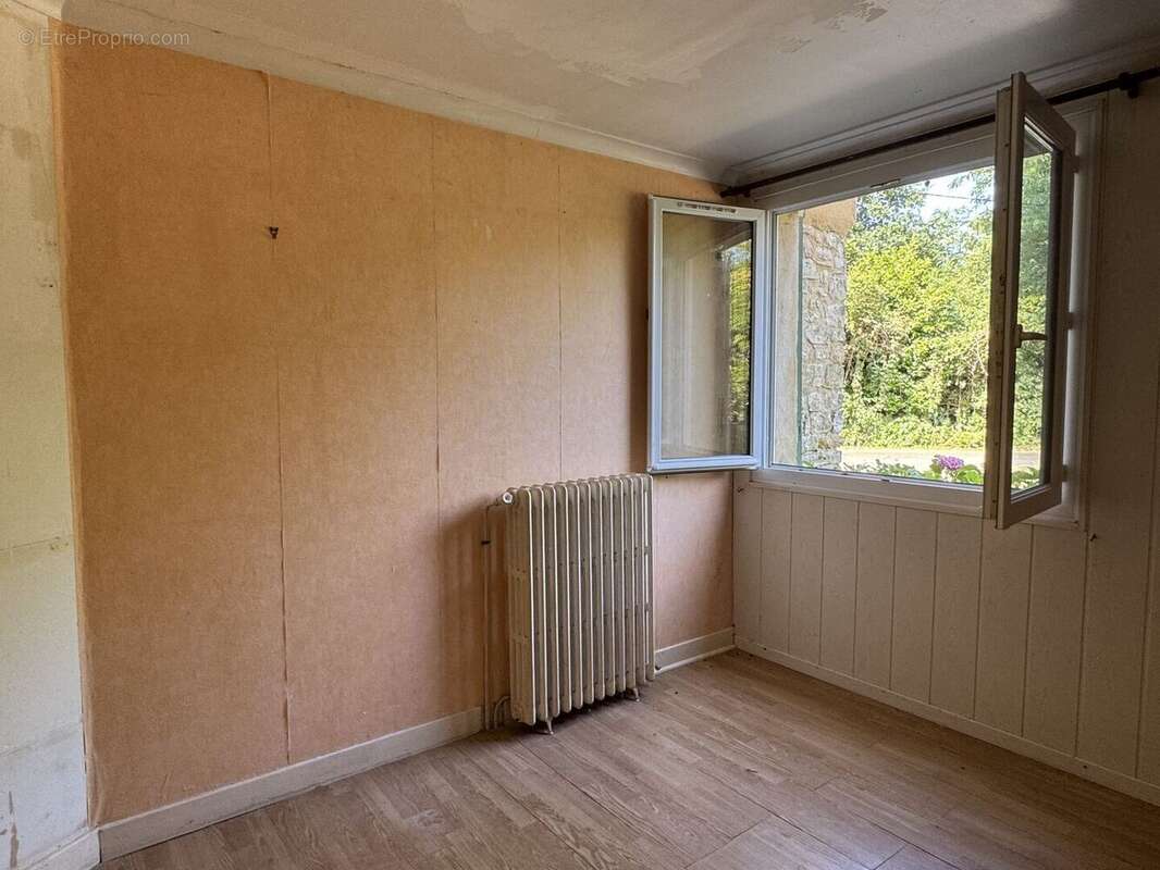 Ensemble immobilier avec maison, deux logements indépendants, atelier et piscine - photo 16