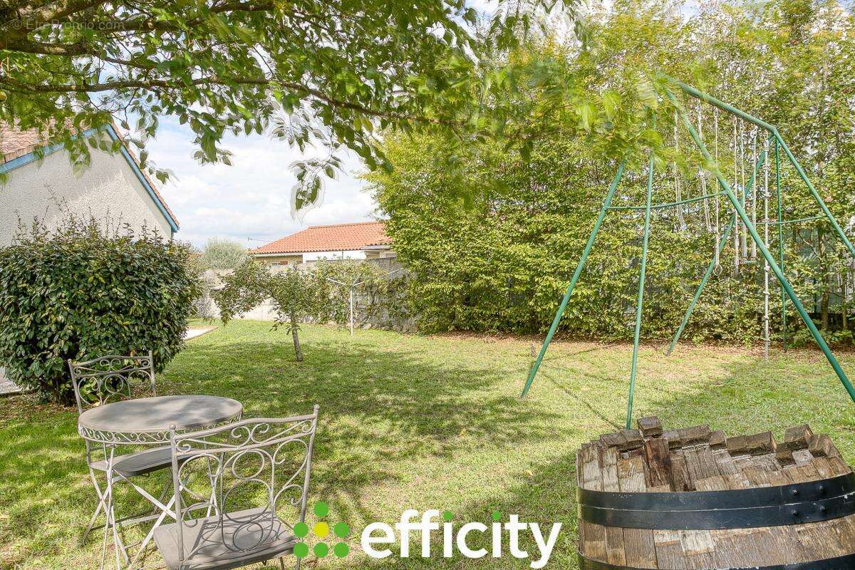 Maison à AUBERIVES-SUR-VAREZE