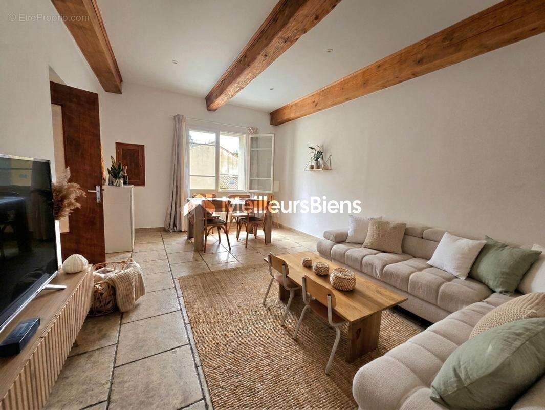 À 2 pas du Vidourle : ancienne école rénovée avec 4 chambres, garage et potentiel locatif - photo 5