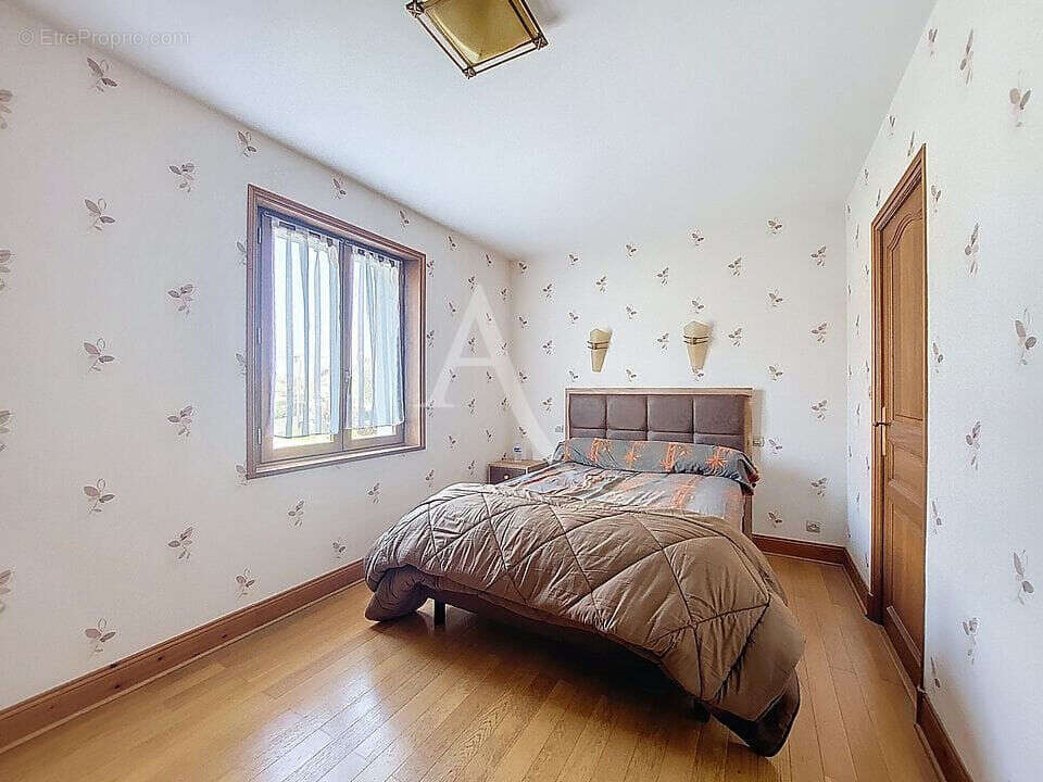 Maison 112 m² à Saint-Laurent-De-La-Plaine  - photo 8
