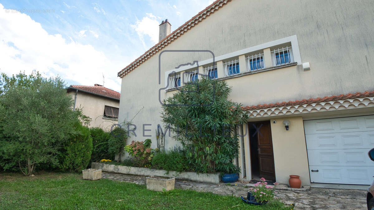 Maison à GUILHERAND-GRANGES