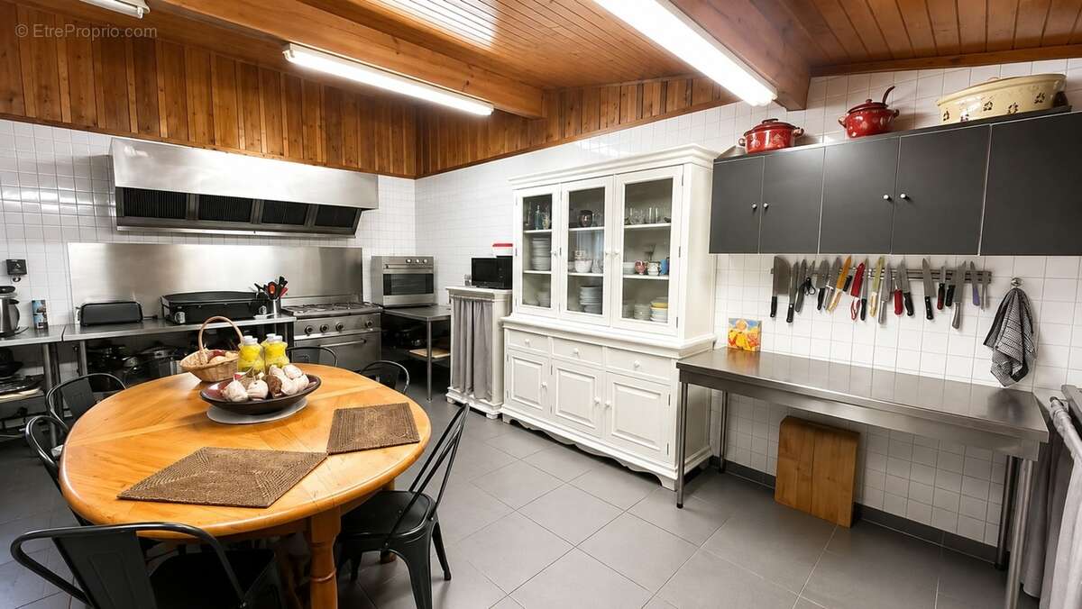 Propriété à vendre 215m² SAINT JEAN D'ILLAC (33) - photo 3
