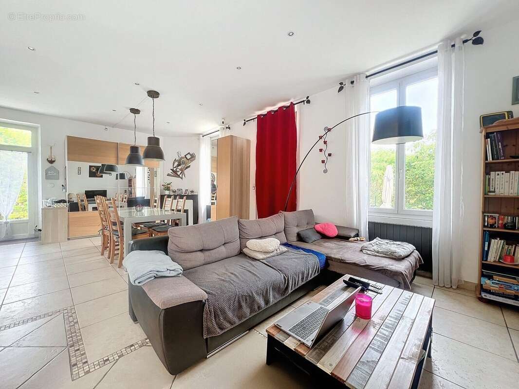 Maison à LE CASTELLET