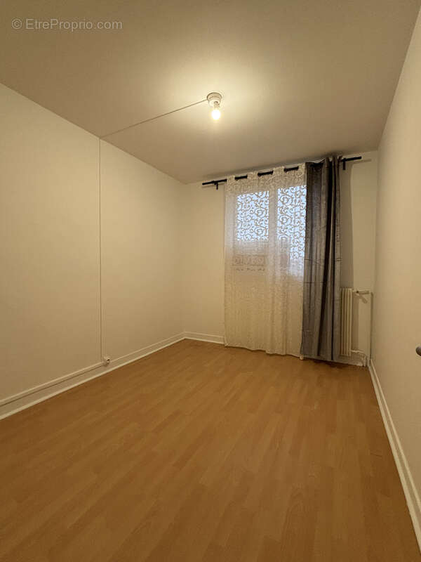 Appartement à EZANVILLE