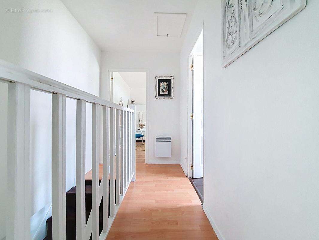 Maison - Mitoyenne - Entièrement rénovée -  Chambres - Terrasse - Jardin - Proche commodités - photo 19