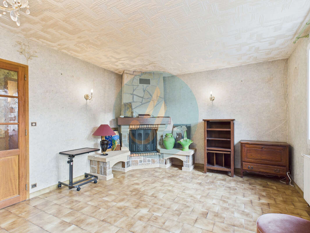 Maison à FAVERELLES