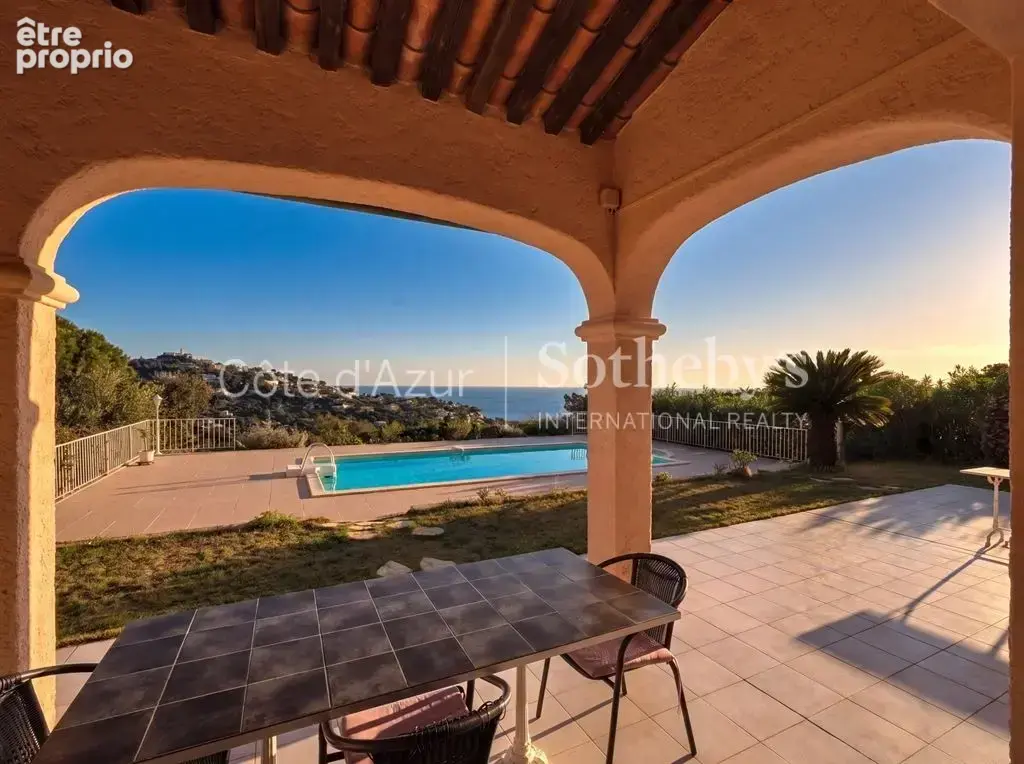 Les Issambres, villa avec vue mer, piscine et potentiel d’extension proche des plages - photo 14