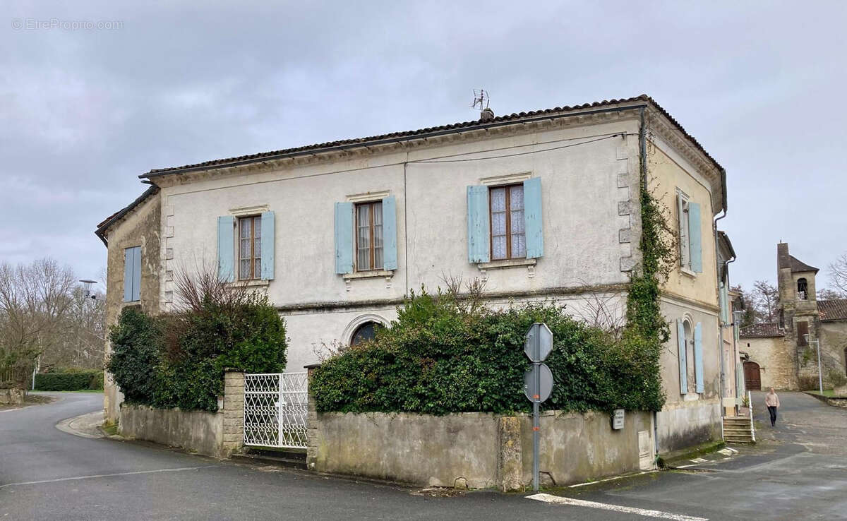 Maison à PUJOLS-SUR-CIRON
