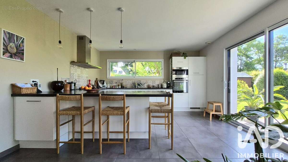 Maison 130 m² à Saint-Ave  - photo 7