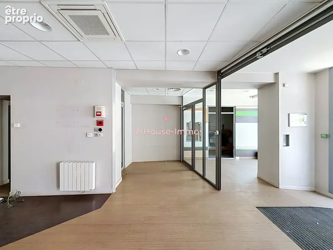 Commerce 109 m² à Saint-Etienne  - photo 8