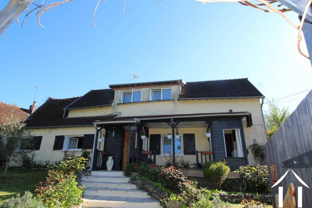Maison à COLMERY