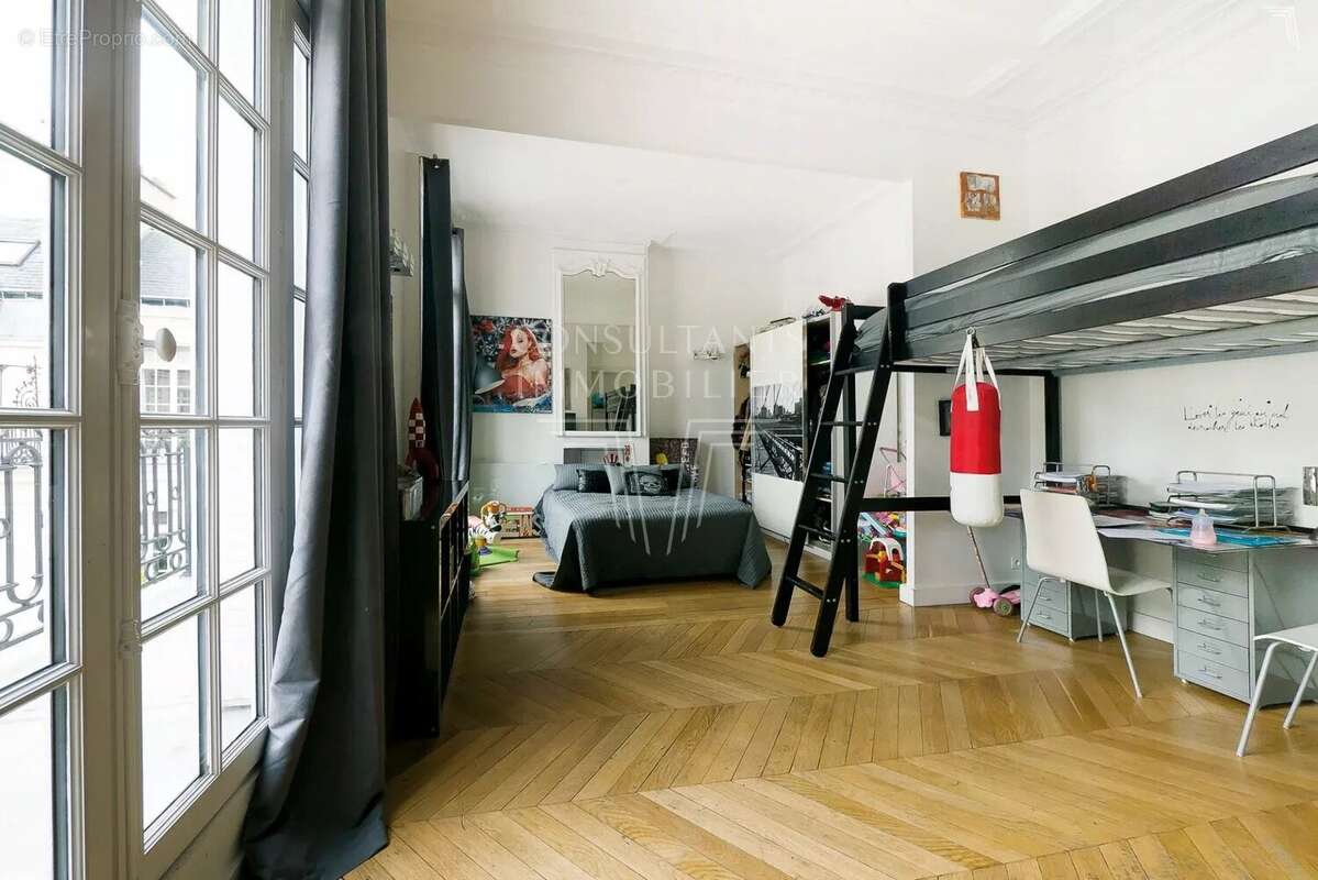 Appartement à PARIS-16E