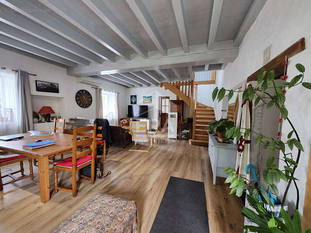 Maison à URT